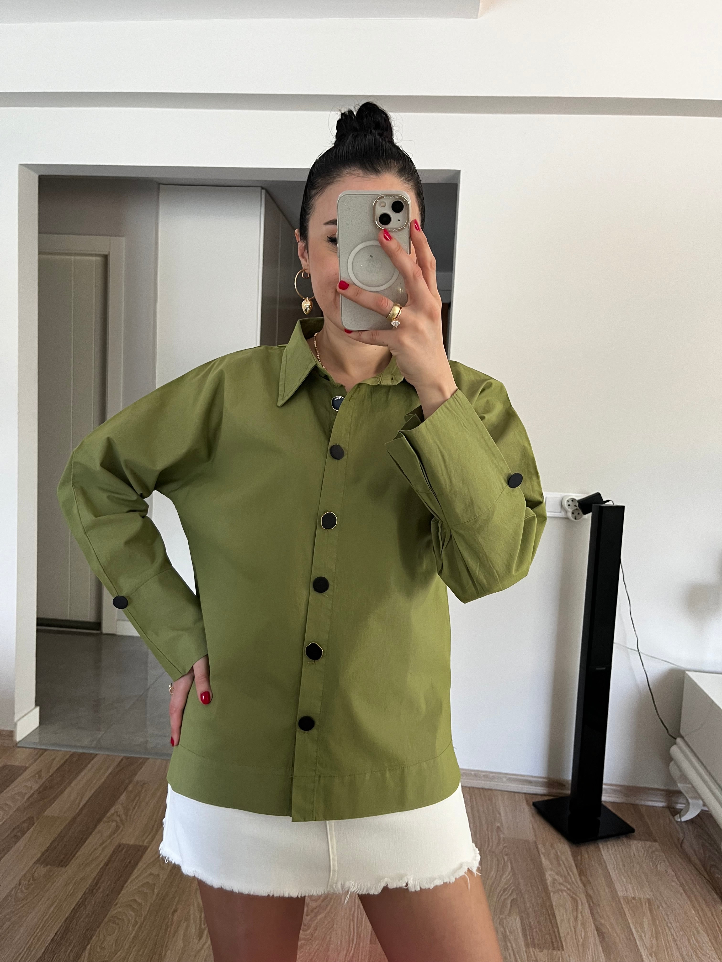 Marka Model Yeşil Düğme Detay Gömlek