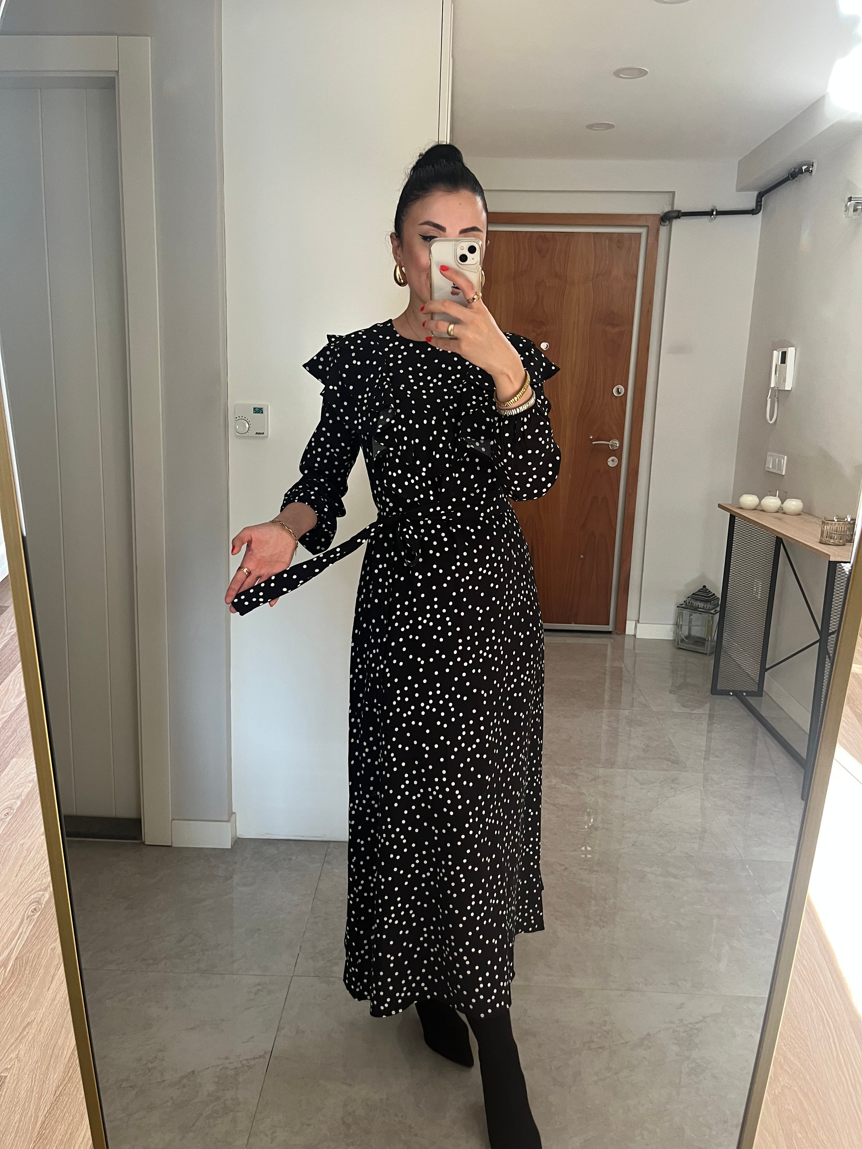 Puantiyeli Yakası Fırfırlı Maxi Elbise