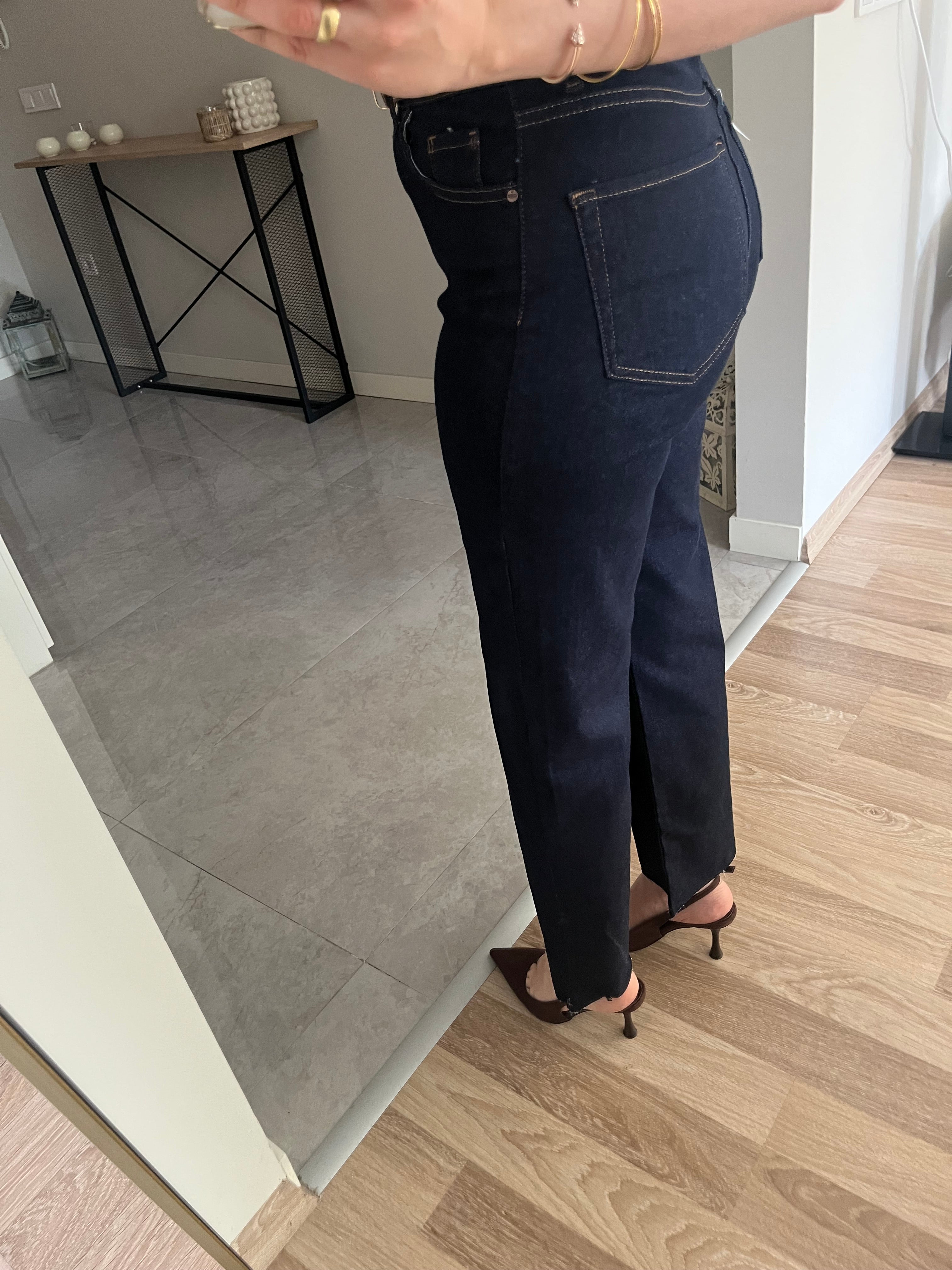 Koyu Mavi Kesik Paça Kemerli Jean Pantolon