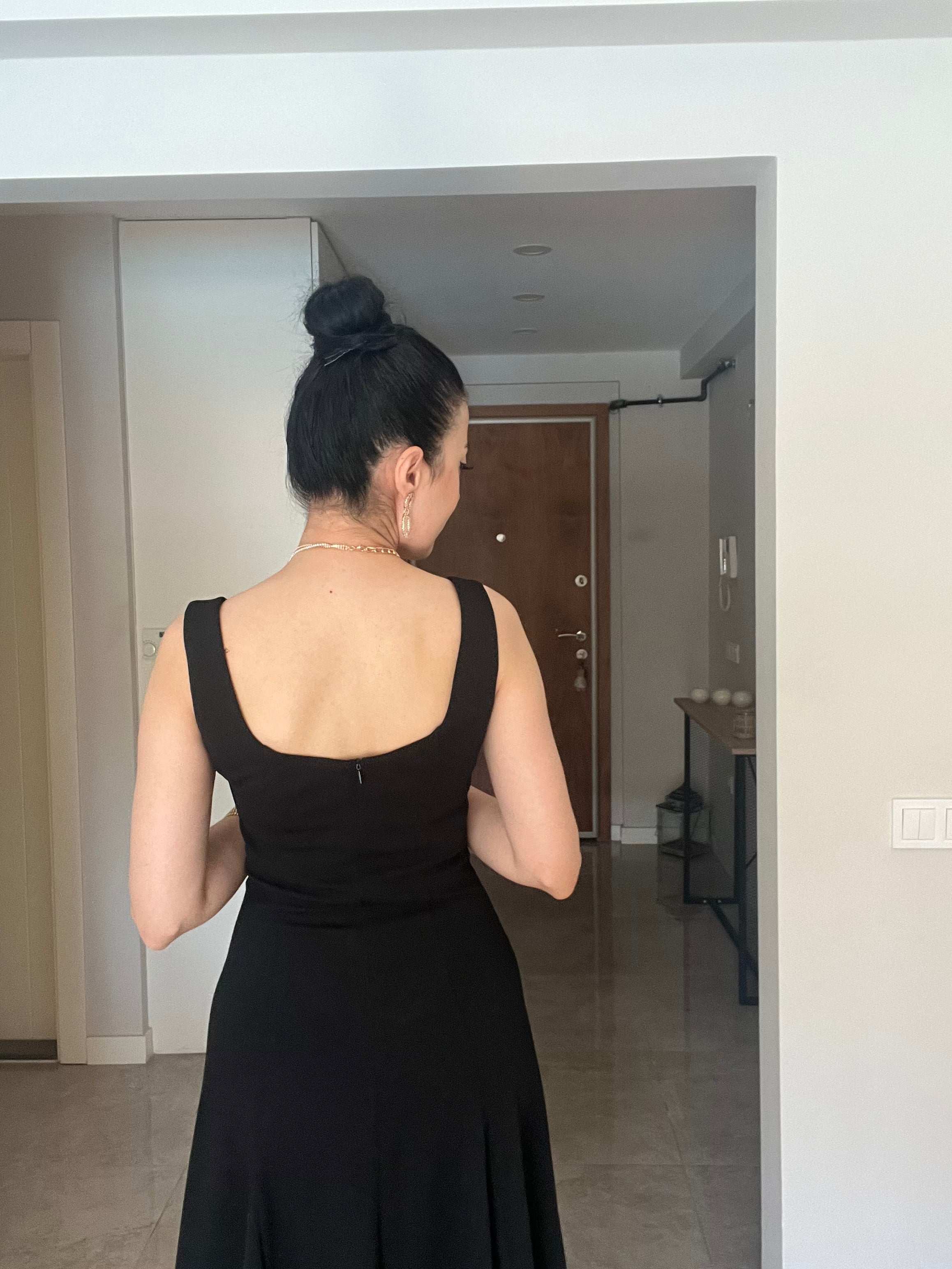 Kare Yaka Godeli Siyah Çan Elbise